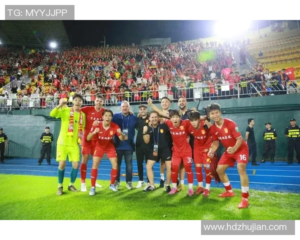 世界足球舞台上的杨姓球星：盘点那些闪耀的足球传奇人物