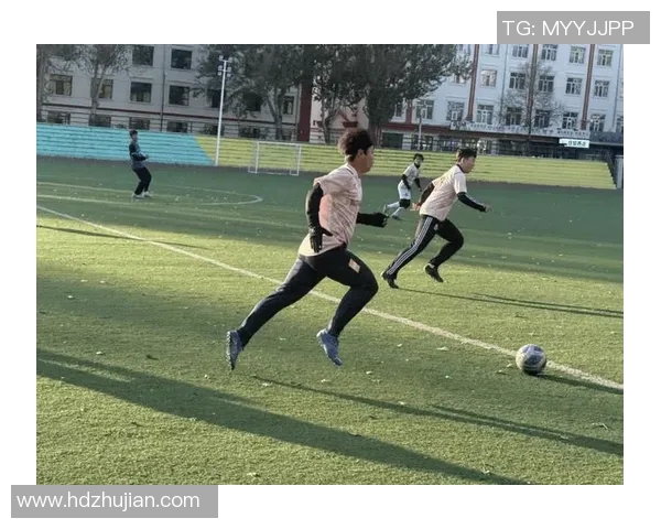 足坛巨星炫酷腿技展现极致控球艺术引爆绿茵赛场激情时刻 足坛巨星炫酷腿技展现极致控球艺术引爆绿茵赛场激情时刻